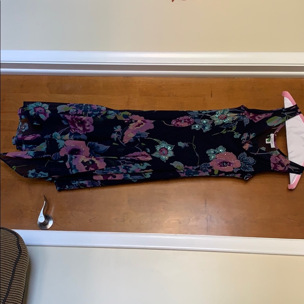 Floral designed thick strap dress - Picture 3 of 6